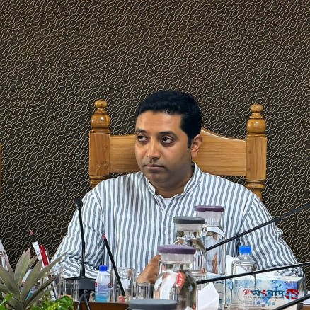 ১ কোটি ৭ লাখ প্রাথমিক শিক্ষার্থীর জন্য পোশাক ও জুতা বিতরণে স...